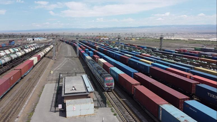 新疆铁路部门全力保障民生和重点物资运输